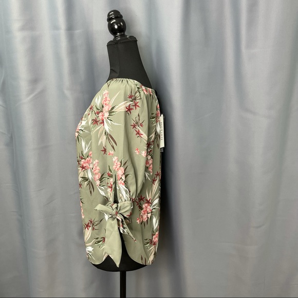 Motion- Tropical floral green off shoulder blouse - Picture 3 of 5